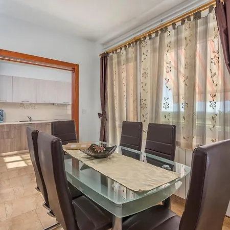 Apartment Maruzini *